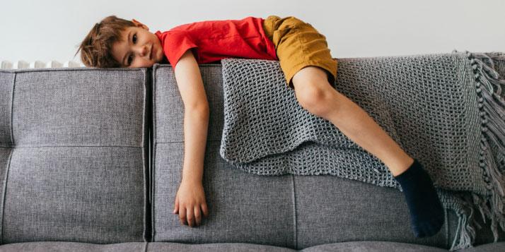 Bambini svogliati e stanchi: come gestire lo stress e quali integratori scegliere